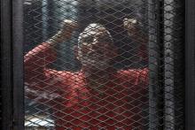 Muslim Brotherhood's leader Mohamed Badie shouts slogans against the Interior Ministery behind bars during the trial of 738 brotherhood members for their armed sit-in at Rabaa square, at a court on the outskirts of Cairo, Egypt May 31, 2016. PHOTO BY REUTERS
