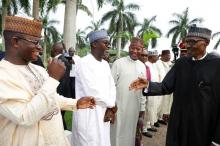 Nigeria's President Muhammadu Buhari is received by some state governors at at Nnamdi Azikiwe airport in Abuja, Nigeria August 19, 2017 after his return from three months medical trip in Britain. PHOTO BY REUTERS/Nigeria Presidency