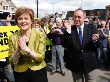 The leader of the Scottish National Party (SNP) Nicola Sturgeon is applauded by former leader and local candidate Alex Salmond during campaigning in Inverurie, Aberdeenshire, April 18, 2015. PHOTO BY REUTERS/Russell Cheyne
