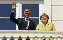 U.S. President Barack Obama and German Chancellor Angela Merkel stand together on a balcony at Schloss Herrenhausen in Hanover, Germany, April 24, 2016. PHOTO BY REUTERS/Kevin Lamarque