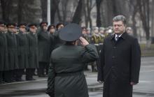 Ukraine's President Petro Poroshenko (R) visits the National Defence University in Kiev, February 27, 2015. PHOTO BY REUTERS/Mykhailo Markiv