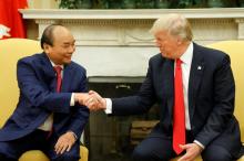 U.S. President Donald Trump (R) welcomes Vietnam's Prime Minister Nguyen Xuan Phuc at the White House in Washington, U.S., May 31, 2017. PHOTO BY REUTERS/Jonathan Ernst