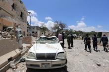 Somali government forces walk past a car destroyed as they arrive to secure the scene of a car bomb claimed by al Shabaab Islamist militants outside the president's palace in the Somali capital of Mogadishu, August 30, 2016. PHOTO BY REUTERS/Feisal Omar