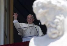 Pope Francis waves as he leads his Sunday Angelus prayer in Saint Peter's square at the Vatican, June 28, 2015. PHOTO BY REUTERS/Alessandro Bianchi