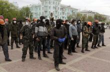 Pro-Russian activists rally in Luhansk, eastern Ukraine