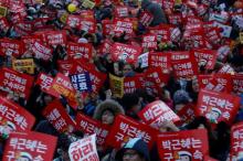 People attend a protest demanding South Korean President Park Geun-hye's resignation in Seoul, South Korea, December 24, 2016. The signs read "Arrest Park Geun-hye". PHOTO BY REUTERS/Kim Hong-Ji