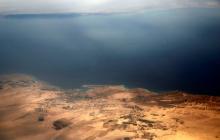 An aerial view of the coast of the Red Sea and the two islands of Tiran and Sanafir is pictured through the window of an airplane near Sharm el-Sheikh, Egypt, November 1, 2016. PHOTO BY REUTERS/Amr Abdallah Dalsh