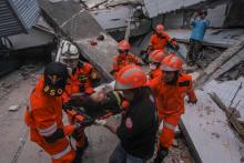 Search and rescue workers evacuate an earthquake and tsunami survivor trapped in a collapsed restaurant, Palu, Central Sulawesi, Indonesia September 30, 2018 in this photo taken by Antara Foto. PHOTO BY REUTERS/Antara Foto/Muhammad Adimaja