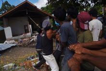 Residents pull down an earthquake damaged house in Kayangan, North Lombok, Indonesia August 12, 2018 in this photo taken by Antara Foto. PHOTO BY REUTERS/Antara Foto/Zabur Karuru
