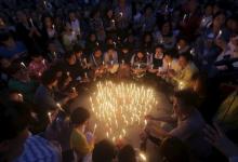 Local residents pray at a candlelight vigil to pay their respects to the victims of the sunken Eastern Star cruise ship on the Yangtze River, at a public square in Jianli, Hubei province, China, June 4, 2015. PHOTO BY REUTERS/Stringer