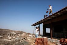 Men work on the roof of a house under construction in the unauthorised Jewish settler outpost of Havat Gilad, south of the West Bank city of Nablus, November 5, 2013. PHOTO BY REUTERS/Nir Elias