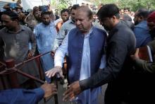 Former Prime Minister Nawaz Sharif arrives to the district High Court ahead of a hearing on treason allegations, in Lahore, Pakistan, October 8, 2018. PHOTO BY REUTERS/Mohsin Raza