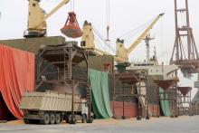 A shipment of grain is unloaded at the Red Sea port of Hodeidah, Yemen, August 5, 2018. PHOTO BY REUTERS/Abduljabbar Zeyad