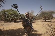A French soldier carries mine detection equipment to search for mines outside Gao, Mali, March 9 2013. PHOTO BY REUTERS/Emmanuel Braun