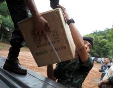 Soldiers unload aids near the Tham Luang cave complex, as an ongoing search for members of an under-16 soccer team and their coach continues, in the northern province of Chiang Rai, Thailand, June 29, 2018. PHOTO BY REUTERS/Soe Zeya Tun