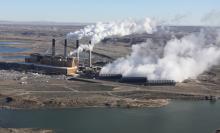 Steam rises from the coal-fired Jim Bridger power plant outside Rock Springs, Wyoming, U.S., April 5, 2017. PHOTO BY REUTERS/Jim Urquhart
