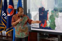 Sutopo Purwo Nugroho, a spokesman of Indonesia's Mitigation and Disaster Agency (BNPB), holds a news conference to brief on the latest situation after a tsunami hit the Sunda Strait, at the BNPB headquarters in Jakarta, Indonesia, December 25, 2018. PHOTO BY REUTERS/Willy Kurniawan