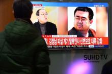 People watch a TV screen broadcasting a news report on the assassination of Kim Jong Nam, the older half brother of the North Korean leader Kim Jong Un, at a railway station in Seoul, South Korea, February 14, 2017. PHOTO BY REUTERS/Lim Se-young/News1
