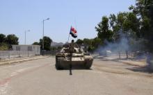 An army tank moves on a street in Yemen's southern port city of Aden, March 27, 2015. PHOTO BY REUTERS/Nabeel Quaiti