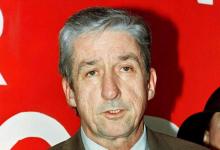 Tom Hayden announces his candidacy for mayor of Los Angeles during a news conference in this file photo dated January 5, 1997 in Los Angeles. PHOTO BY REUTERS/Fred Prouser