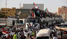 A train carrying protesters from Atbara, the birthplace of an uprising that toppled Sudan's former President Omar al-Bashir, approaches a Khartoum train station to support demonstrators camped at a sit-in outside the defence ministry compound, in Khartoum, Sudan, April 23, 2019. PHOTO BY REUTERS/Umit Bektas