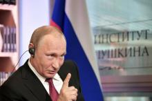 Russian President Vladimir Putin gestures during an interview with French daily newspaper Le Figaro in Paris, France, May 29, 2017. PHOTO BY REUTERS/Sputnik/Aleksey Nikolskyi/Kremlin