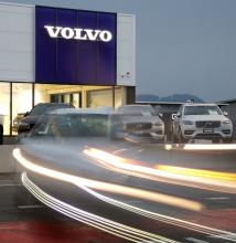 A long exposure picture shows cars of Swedish automobile manufacturer Volvo displayed in front of a showroom of Stierli Automobile AG company in St. Erhard, Switzerland, April 11, 2019. PHOTO BY REUTERS/Arnd Wiegmann