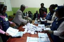 Election officials count votes at the end of the voting exercise in Ethiopia's capital Addis Ababa, May 24, 2015. PHOTO BY REUTERS/Tiksa Negeri
