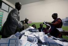 Election officials count votes at the end of the voting exercise in Ethiopia's capital Addis Ababa, May 24, 2015. PHOTO BY REUTERS/Tiksa Negeri
