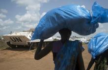 Women carry their goods into the United Nations protection of civilians site, hosting about 30,000 people displaced during the recent fighting in Juba, South Sudan, July 22, 2016. PHOTO BY REUTERS/Adriane Ohanesian