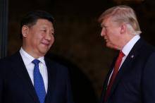 U.S. President Donald Trump welcomes Chinese President Xi Jinping at Mar-a-Lago state in Palm Beach, Florida, U.S., April 6, 2017. PHOTO BY REUTERS/Carlos Barria