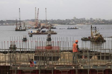 A general view of the construction site of Ivory Coast's third bridge, the Henri Konan Bedie, named after the country's former president, is seen in Abidjan, February 13, 2014. PHOTO BY REUTERS/Thierry Gouegnon