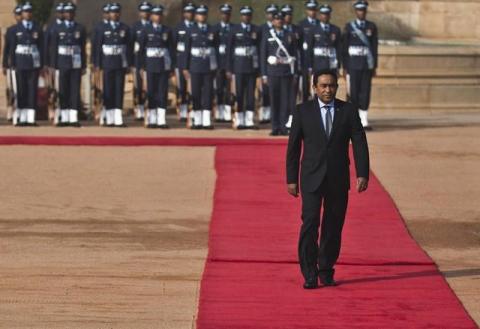 Maldives President Abdulla Yameen inspects a guard of honour during his ceremonial reception at the forecourt of India's presidential palace Rashtrapati Bhavan in New Delhi, January 2, 2014. PHOTO BY REUTERS/Ahmad Masood