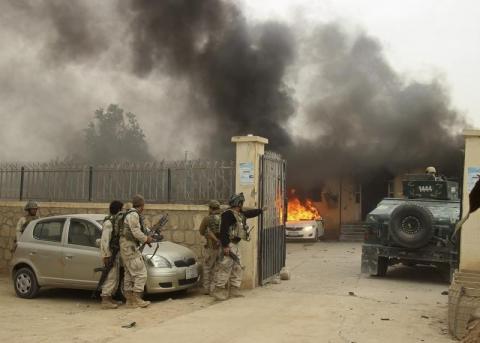 Afghan security forces arrive at the site of an attack in Kunduz province, October 27, 2014. PHOTO BY REUTERS/Stringer