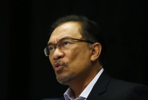 Malaysia's opposition leader Anwar Ibrahim speaks to the media ahead of the verdict in his final appeal against a conviction for sodomy in Kuala Lumpur, February 4, 2015. PHOTO BY REUTERS/Olivia Harris
