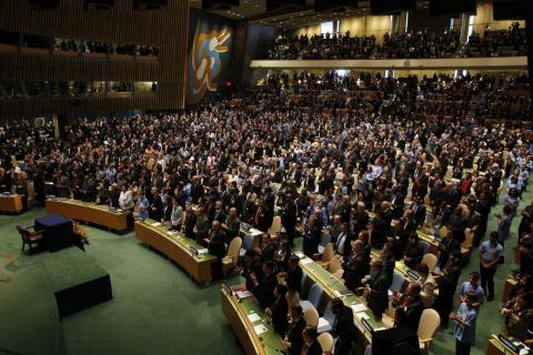 Attendees applaud at the conclusion of remarks at the opening ceremonies of the Paris Agreement on climate change held at the United Nations Headquarters in Manhattan, New York, U.S., April 22, 2016. PHOTO BY REUTERS/Brendan McDermid