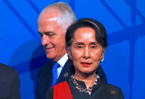 Australia's Prime Minister Malcolm Turnbull walks behind Myanmar's State Counsellor Aung San Suu Kyi during the Leaders Welcome and Family Photo at the one-off summit of 10-member Association of Southeast Asian Nations (ASEAN) in Sydney, Australia, March 17, 2018. PHOTO BY REUTERS/David Gray