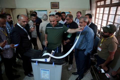 Iraq's Independent High Electoral Commission employee closes a ballot box at a polling station during the parliamentary election in Baghdad, Iraq, May 12, 2018. PHOTO BY REUTERS/Abdullah Dhiaa al-Deen