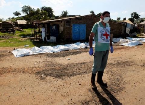 A worker from the International Committee of the Red Cross (ICRC) prepares to move bags containing bodies of unidentified people killed in the recent fighting in checkpoint area of Juba, South Sudan, July 16, 2016. PHOTO BY REUTERS/Stringer