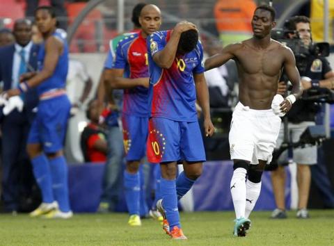 Cape Verde's Heldon (L) reacts as Ghana's Christian Atsu (R) approaches him after their African Cup of Nations (AFCON 2013) quarter-final soccer match