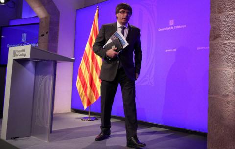 Catalan President Carles Puigdemont leaves the stage after a news conference at Generalitat Palace in Barcelona, Spain, October 2, 2017. PHOTO BY REUTERS/Albert Gea