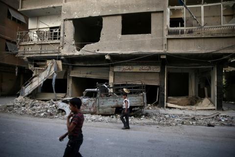 Children walk near damaged buildings in rebel-held Ain Tarma, eastern Damascus suburb of Ghouta, Syria September 17, 2016. PHOTO BY REUTERS/Bassam Khabieh