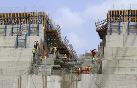 Construction workers are seen in a section of Ethiopia's Grand Renaissance Dam, as it undergoes construction, during a media tour along the river Nile in Benishangul Gumuz Region, Guba Woreda, in Ethiopia, March 31, 2015. PHOTO BY REUTER/Tiksa Negeri