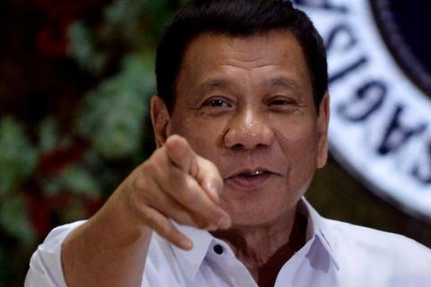 Philippine President Rodrigo Duterte points to photographers during an awarding ceremony for outstanding government workers, at the Malacanang Palace in Manila, Philippines, December 19, 2016. PHOTO BY REUTERS/Ezra Acayan