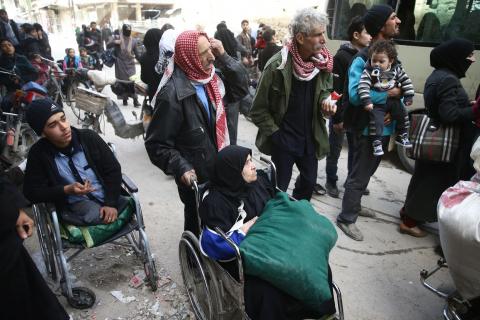 An elderly woman sits in a wheelchair during evacuation from the besieged town of Douma, Eastern Ghouta, in Damascus, Syria, March 22, 2018. PHOTO BY REUTERS/Bassam Khabieh