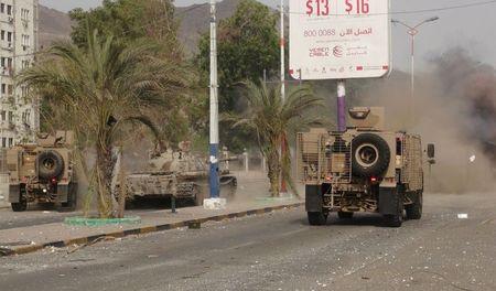 Military vehicles of the Southern Resistance fighters move during clashes with Houthi fighters on a street in Yemen's southern port city of Aden, July 17, 2015. PHOTO BY REUTERS/Stringer