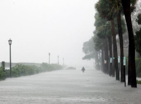 A man walks through floods on East Battery Street as storm surge and rain water from Hurricane Matthew hit Charleston, South Carolina, U.S., October 8, 2016. PHOTO BY REUTERS/Jonathan Drake