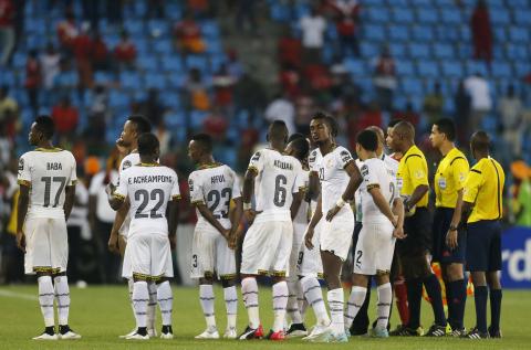 Referee Eric Arnaud Otogo-Castane (3rd R) of Gabon stands next to Ghana players after Equatorial Guinea fans threw objects during their African Nations Cup semi-final soccer match in Malabo, February 5, 2015. PHOTO BY REUTERS/Amr Abdallah Dalsh