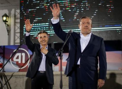 Georgia's former Prime Minister Bidzina Ivanishvili (L) and Prime Minister Giorgi Kvirikashvili wave at a rally of Georgian Dream party after the parliamentary elections in Tbilisi, Georgia, October 8, 2016. PHOTO BY REUTERS/David Mdzinarishvili