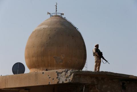 A member of Iraqi security forces stands guard during Friday prayers at the Hajj Diab al-Iraqi mosque in Mosul, Iraq, February 10, 2017. PHOTO BY REUTERS/Muhammad Hamed